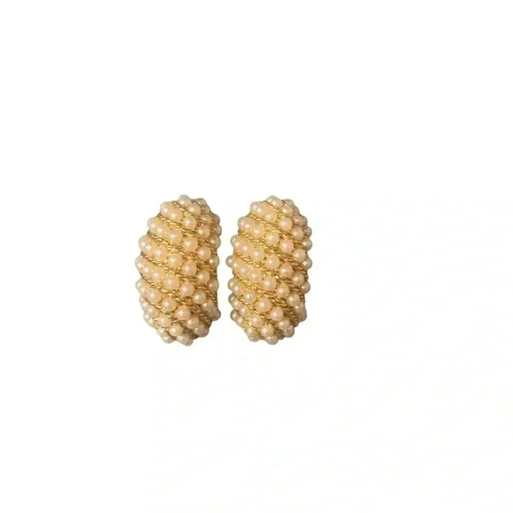 Vintage Tiny purls clip on earrings - Picture 1 of 3
